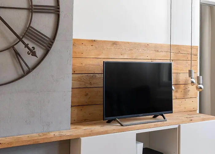 Ochota Siewierska Modern By Bookinghost * وارسو